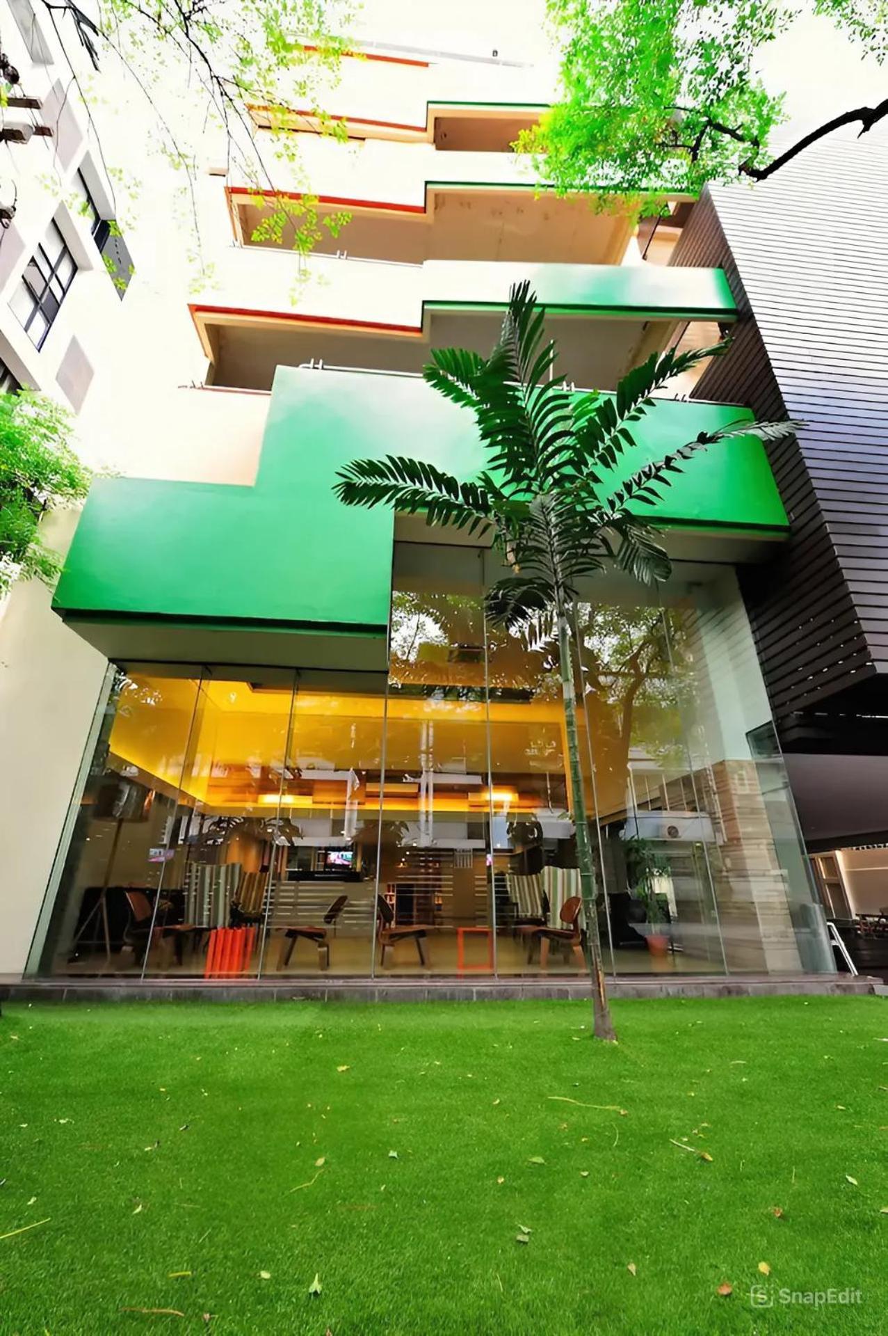 Ferienwohnung Nantiruj Tower - นันทิรุจ ทาวเวอร์ เซอร์วิสอพาร์ทเม้นท์ สุขุมวิท ซอย 8 Bangkok Exterior foto